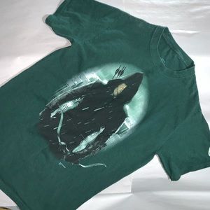 mint condition ARROW super hero GRAPHIC TEE small